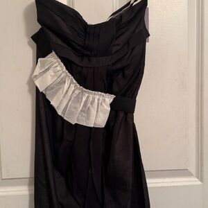 NEW, Vera Wang strapless cocktail dress , black with white ruffle detail. Size:8